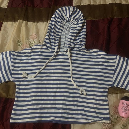 Blouse like new, size S, white and blue