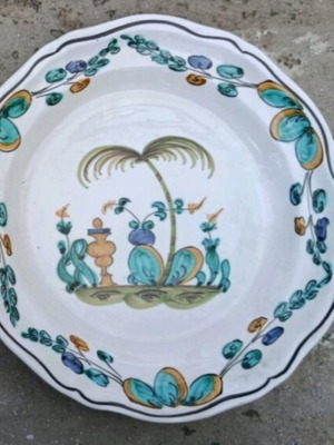 Skyrian plate handpainted, like new, traditional design