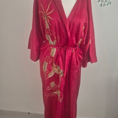 Kimono embroidered, like new, red, fits S and M
