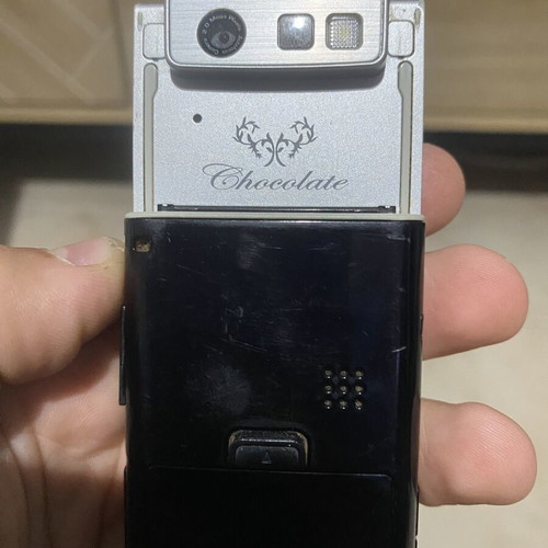LG Chocolate KE800 mobile phone like new, rare