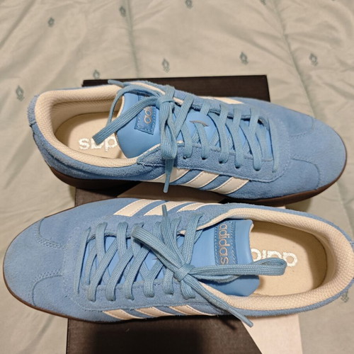 Adidas sneakers with suede upper and OrthoLite® insole, blue white gum