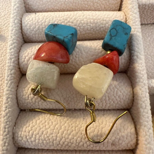 Vintage three stone dangle earrings like new