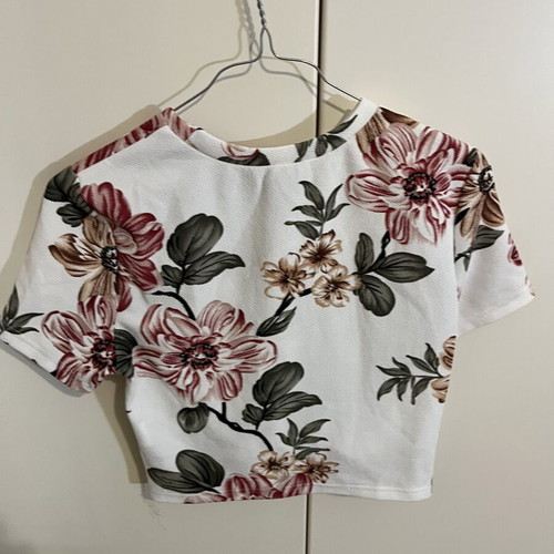 Floral crop top like new, size M, white multicolor