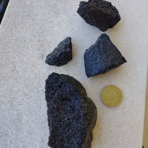 Lava pieces from Hawaii used, in very good condition