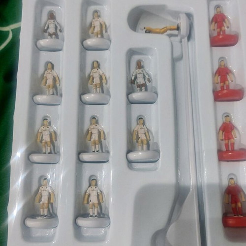 Subbuteo set Real Madrid like new with 2 teams and pitch