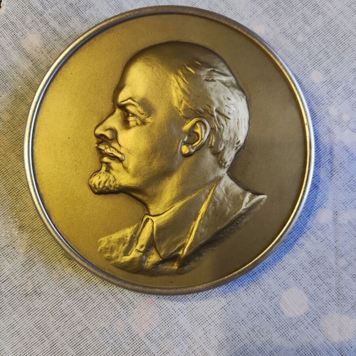 Lenin commemorative medal like new, 1970s Soviet Union, 10 cm diameter