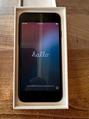 Apple iPhone SE 2020 като нов, 3GB RAM, 128GB, черен, с кутия