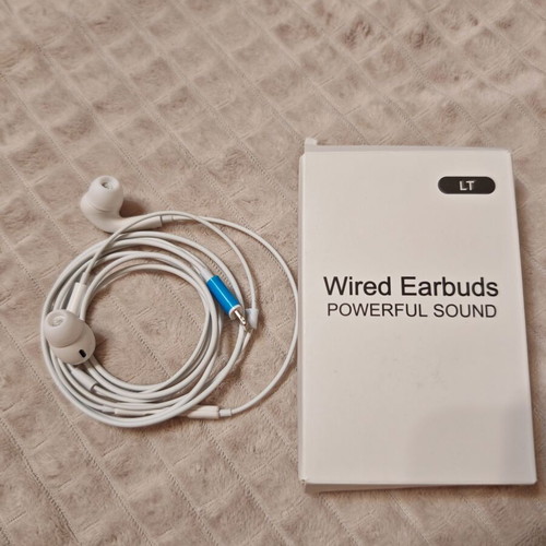 Wired Earbuds for iPhone with Lightning Connector new