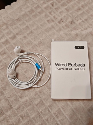 Wired Earbuds for iPhone with Lightning Connector new
