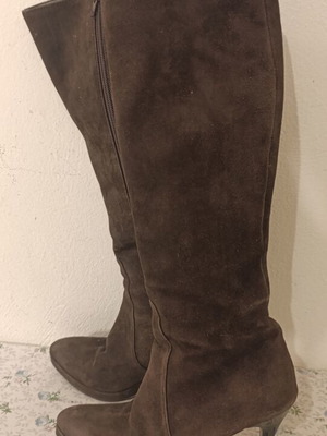 Haris Kazakos brown suede high boots with thin stiletto heel size 38 used