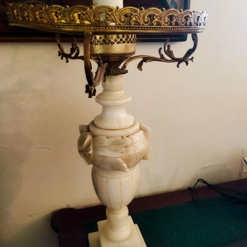 Alabaster table lamp used in very good condition