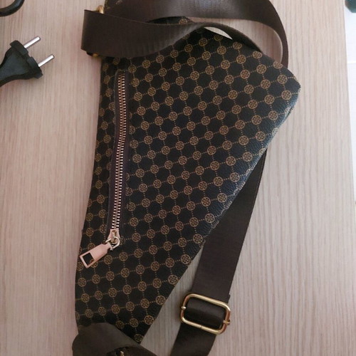 Women's crossbody bag new with 3 compartments and adjustable strap