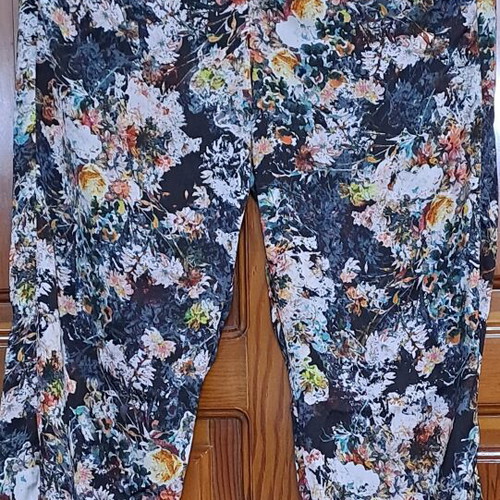 ZARA Trafaluc floral print jogger pants, size medium