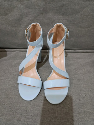 Πέδιλα γαλάζια νούμερο 37 σαν καινούργια με χοντρό τακούνι