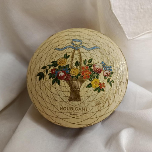 Vintage Chantilly powder box by Houbigant used, 1930s