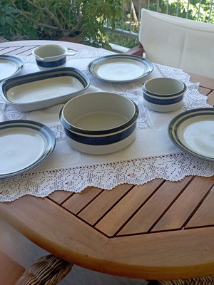 Vintage Arabia Karelia 9-piece dinnerware set
