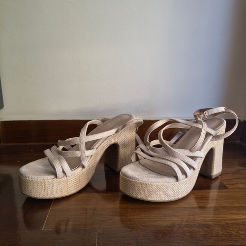 Issue Fashion high heel sandals with straw design size 39 like new beige