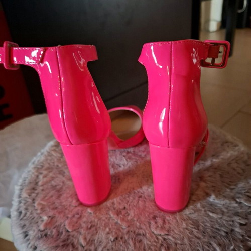 Heels with buckle new, fluorescent pink, size 37