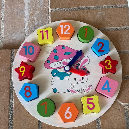 Ξύλινο παιδικό puzzle σφηνώματα μεταχειρισμένο – Μαθαίνω την ώρα