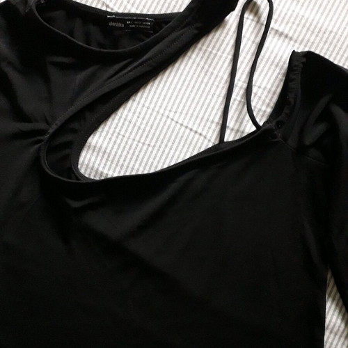 Bershka crop top black elastic like new with unique neckline size S