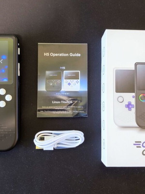 H5 Retro Console нов, голям 5-инчов екран, 31 000 игри