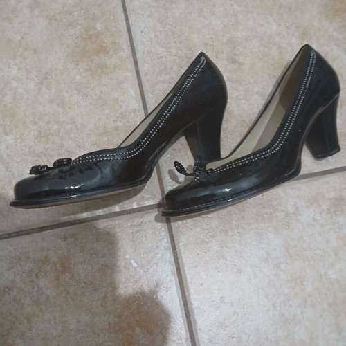 Clarks women's black patent leather shoes, size 40