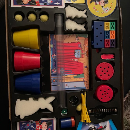 Marvin’s Magic Box of tricks like new, 150 magic tricks for ages 6+