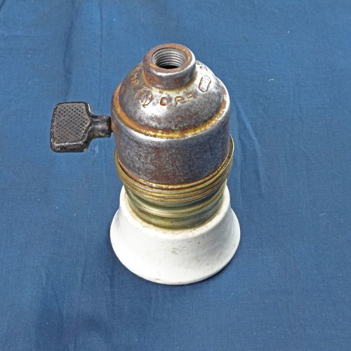 Old type E27 socket with switch new