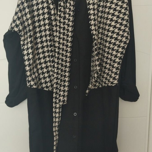 Dress shirt with belt like new, black and white, size M
