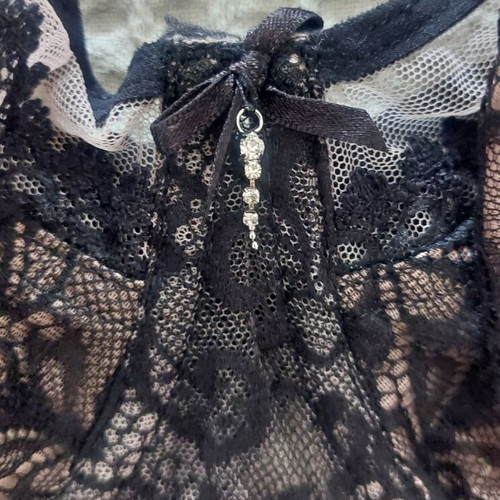Ava lace bra size 85D like new, black and beige
