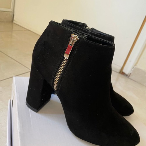 Black suede ankle boots Pull & Bear size 36 used with gift brown fur vest Bershka size S