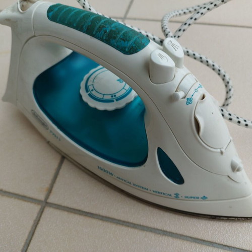 DeLonghi FXH3 1600w iron used with AntiCal System