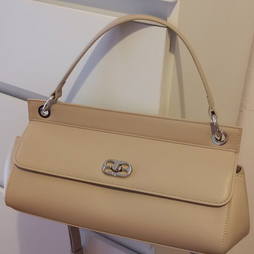 Each Other Paris leather beige shoulder bag like new