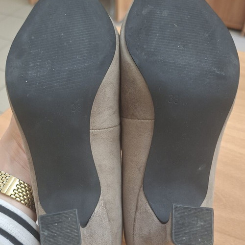 Marco Tozzi pumps size 38 like new, 6 cm heel, beige