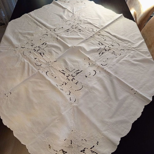 Vintage Handmade Cutwork Tablecloth white 117x117 cm like new