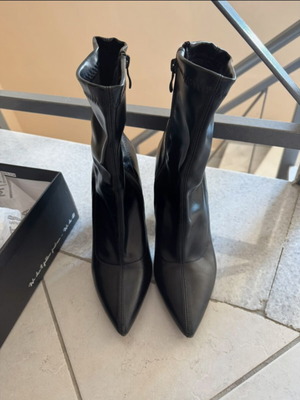 Booties with heel like new, size 39, black