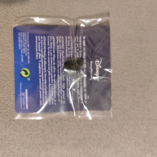 Yoda Mandalorian pin new, sealed