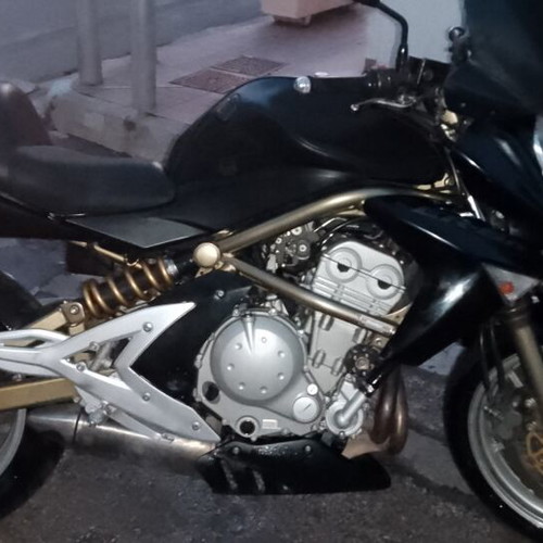 Kawasaki ER6 650cc motorcycle, 66000km, leather accessories