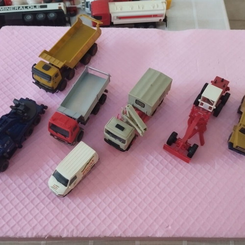 HO scale toy trucks and heavy vehicle, set of 7