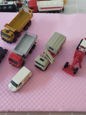 HO scale toy trucks and heavy vehicle, set of 7