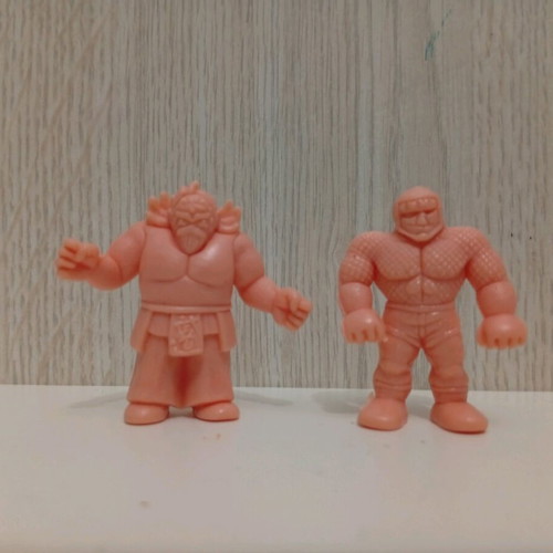 Vintage Exogini Cosmix M.U.S.C.L.E. monster fighter figures used, beige 80s set