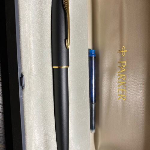 Parker Sonnet matte black fountain pen like new with box and converter