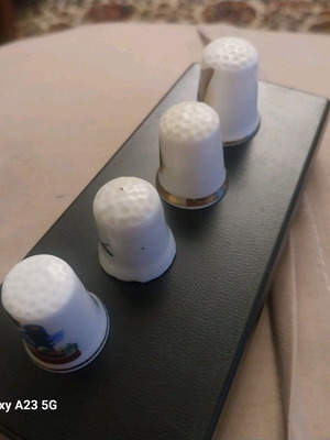 Souvenir thimbles like new