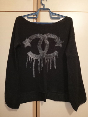 Πλεκτή μαύρη μπλούζα με γκρι γούνα used, μέγεθος Large