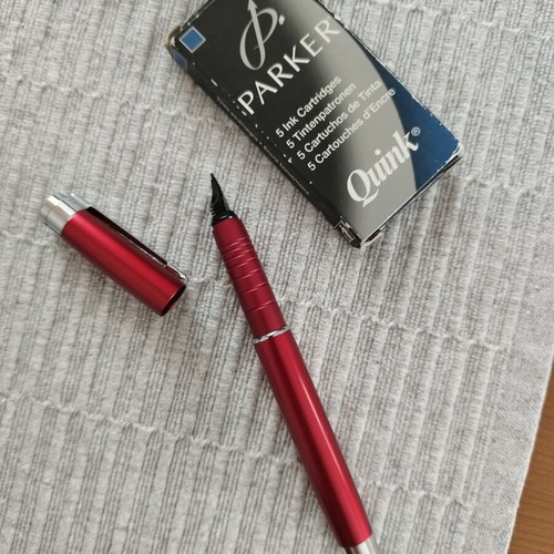 Parker Esprit fountain pen like new, Boudoir Red