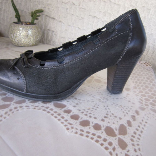 Softwaves leather pumps size 40 like new, black