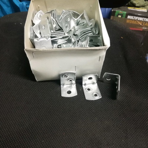 Metal corners new, pack of 4 boxes with 100 pieces each