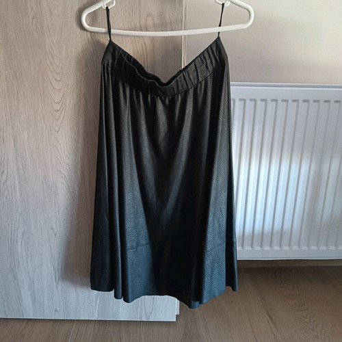Leather skirt like new, black, one size