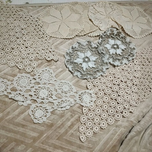Decorative doilies like new, pack of 12, beige color