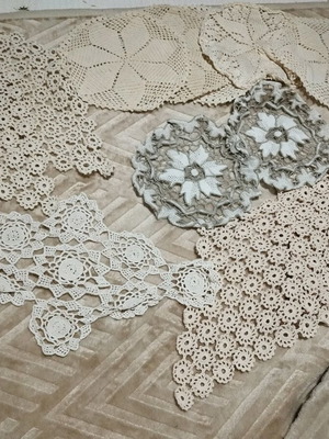 Decorative doilies like new, pack of 12, beige color
